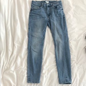 Women’s H&M Straight Leg Light Wash Jeans (6)